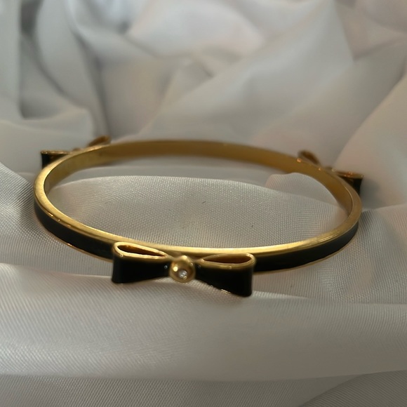 Black bracelet with 3 bows - Picture 1 of 4